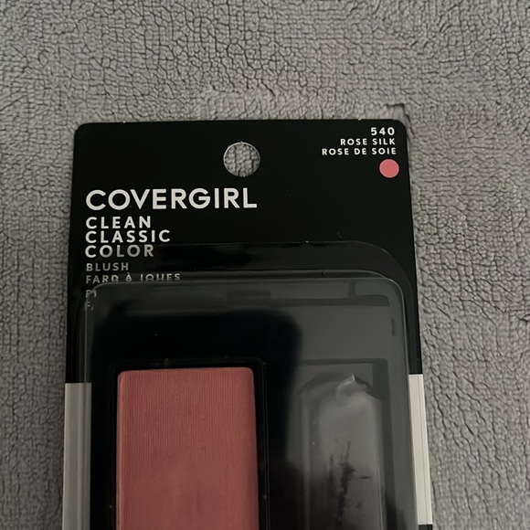 NWT Covergirl Blush 540 Rose Silk - Picture 3 of 6